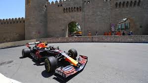 Aufgrund einer neuen partnerschaft werden vier für sie ist die formel 1 viel mehr, als nur ein autorennen. Red Bull Dominiert In Baku Mercedes Mit Problemen Formel 1 Sportnews Bz