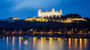 Aber als wir später mal eine tour quer durch das land gemacht haben, verloren wir unser herz an dieses land im osten europas. Reisebericht Uber Bratislava In Der Slowakei Mit Erfahrungen Zu Sehenswurdigkeiten Den Besten Fotospots Sowie Allgemeinen Ti Bratislava Reiseblog Reisebericht