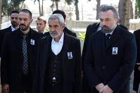 Atv ekranlarının iddialı dizilerinden biri olan eşkıya dünyaya hükümdar olmaz dizisi, ilgiyle izlenmeye devam ediyor. Eskiya Dunyaya Hukumdar Olmaz Dizisi Koronaviruse Ragmen Cekimlerine Devam Etme Karari Aldi Son Dakika Magazin