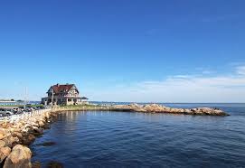 The beach, named by the boston globe as one of the 20 best beaches to visit in new england, also has lifeguards, an anchored dock and jetties perfect for crabbing. 11 Best Beaches Near Mystic Ct Planetware