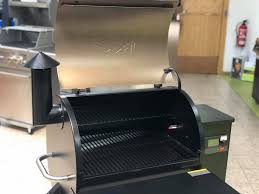 Erittäin tukevarunkoisessa traeger pro d2 575 grillissä on tiivis grillauspesä, jonka avulla lämpö, sekä aromi saadaan ruokaan. Grillfurst Traeger Pelletgrill Pro D2 575 Bronze Fur Facebook
