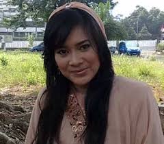 She won the award for best dangdut female soloist at the 1997 anugerah musik indonesia. Ikke Nurjanah Ikhlas Mantan Suami Nikahi Ririn