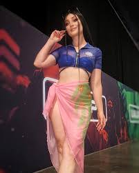 Holly Wolf (@hollywolfirl) • Threads, Say more