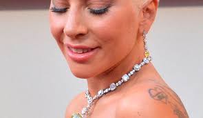 Vikingské účesy sú ďalšou vrstvou kultúry. Lady Gaga S Millionaire Jewel At The Oscars Trendy Jewelry