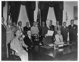 President Harry Truman Reads The Japanese Message Agreeing To Unconditional Surrender On August 14 1945 Harry Tru Presidential History History World War Two