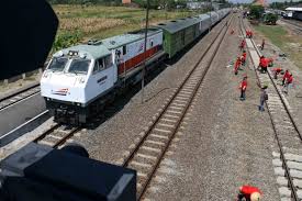 Dahulunya kereta api ini mempunyai dua jam pemberangkatan, yaitu jam pagi dan jam malam. Rel Ganda Tuban Surabaya Beroperasi Hari Ini Bisnis Tempo Co