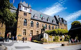 Es liegt südlich von winterthur hoch über der töss und geht auf eine mittelalterliche burg zurück. Hochzeit Auf Schloss Burg Solingen