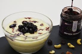 Orez cu lapte, cu scortisoara sau dulceata, caramel sau fructe proaspete, adevarul este ca e bun in orice combinatie. Orez Cu Lapte È™i DulceaÈ›Äƒ De CireÈ™e Amare Retete Cu Iubire Din Camara Ro