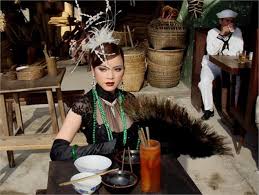 Đến nay họ vẫn giữ mối quan hệ thân thiết dù ít có dịp gặp nhau. Vai Diá»…n Ä'ang Quen Cá»§a Ly Nha Ká»³ Trong Phim Cá»§a Shanghai
