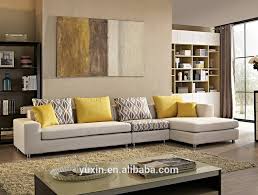 Salon moderne de luxe, amenagement salon avec grand mur revêtu de tissu en bleu canard avec des fleurs en blanc, jaune et marron, style asiatique, canapé en velours en bleu pastel. Des Salon Moderne En Forme L Tapisserie L Experience Facebook