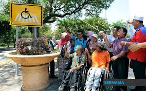 Pembinaan taman rekreasi ala perancis di bukit tinggi, pahang pada tahun 2001 menunjukkan bahawa masih ada kawasan tanah tinggi yang berpotensi untuk dimajukan sebagai kawasan pusat rekreasi dan pelancongan. Bernama Kekangan Kemudahan Halang Oku Berkerjaya