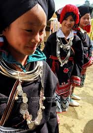 Đặc sắc trang phục phụ nữ Dao Tiền