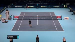 Novak đoković i aleksander zverev odlučuju o tome ko će u polufinale završnog mastersa, a prenos uživo možete pratiti uz blicspotov blog iz gema u gem. 6 4 6 3 Sieg Uber Djokovic Zverev Kront Seine Saison Mit Finals Titel Sport Srf