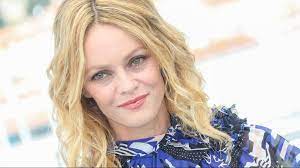Aline je bois et puis je danse. Vanessa Paradis Biographie Naissance Parcours Famille Nostalgie Fr