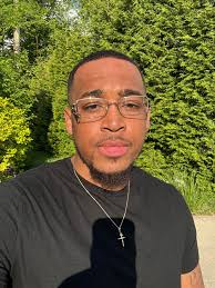 Can someone please make me profession headshot for my new business? THANK  YOU !!