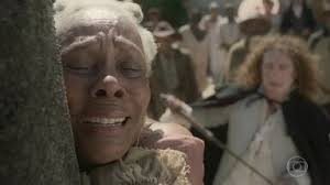 Sebastião prende Idalina no tronco para chicoteá-la