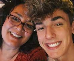 Switch to the dark mode that's kinder on your eyes at night time. Bryce Hall Height Weight Age Girlfriend Biography Family