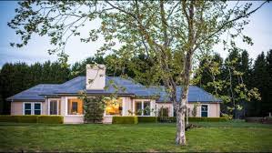 La Maison Holiday Farm Stay Robertson Southern Highlands Accommodation Holiday Accommodation Farm Stay Highland Homes