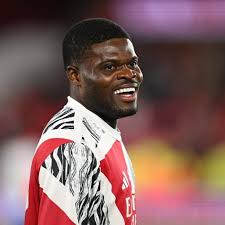 ⚠️ Katalonski "Sport" piše da FC Barcelona nema interes za dovođenje  Thomasa Parteyja, koji će na ljeto postati slobodan igrač. Hansi Flick  smatra da ekipa ne treba pojačanja u veznom redu, s