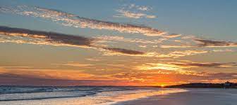 Tourist site which offers expensive spacious villas, large highly acclaimed golf courses, beaches, and other attractions. Homepage Town Of Kiawah Island