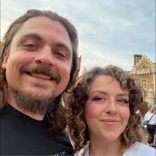 Does anyone have any Enfamil ar we are slap out and we are flat broke ln  between jobs ￼it's the pink can