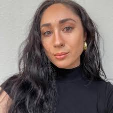 Jenny Dailey's Instagram, Twitter & Facebook