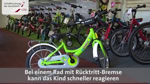 Ein fahrrad muss passen wie ein kleidungsstück. Kinder Lernen Radfahren Das Erste Fahrrad Youtube