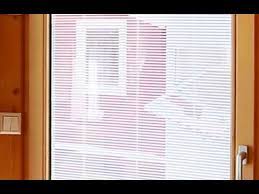 Entscheiden sie sich für fenster mit dieser neuartigsten verglasung so bekommen sie ihren fenster preis für ihr schallschutzfenster. Sichtschutz De Luxe Innenliegende Jalousie Plissee Rollo In Der Verglasung Hummel Blockhaus Youtube