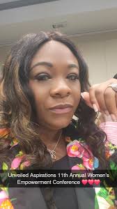 Happy Friday!! Have an amazing day and weekend. Smile..... you never know  who needs to see your light! 🩷