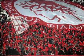 Some olympiakos supporters threw punches and kicks at the visiting players and battled with police. Olympiakos Fans Home Facebook