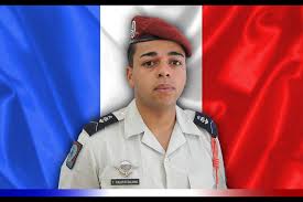 Il ne souhaitait pas non plus « qu'un chef. Armee Francaise Operations Militaires On Twitter Cema Ce Jour Le Premiere Classe Tojohasina Razafintsalama Est Mort Pour La France Au Mali C Est Avec Une Profonde Tristesse Que Je M Incline Devant Sa