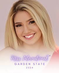 Caroline Lacey's Instagram, Twitter & Facebook