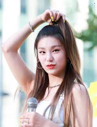 Peak On Twitter Itzy Korean Pop Stars Grunge Girl