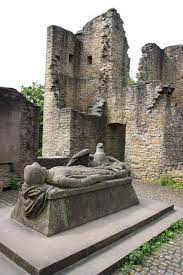 hohensyburg burgruine friedhof und geisterhaus burgdame burg verlassene orte deutschland friedhof