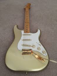 Gold Fender Stratocaster Fender Guitar Amps Fender Guitars Electric Guitar