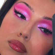 Unpopular Opinions Y2k Y2kfashion Y2kaesthetic Naomicampbell Kyliejenner 2000sfashion 2000 Artistry Makeup Indie Makeup Pink Makeup