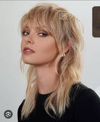 Looking for someone to do my maternity pictures. I would like to get them  done soon and preferably someone who doesn't cost an arm and a leg. Thanks  in advance😊