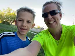 A lovely pleasant evening out and back tonight with a great group of  runners joined by Nic Macken and momma elf Chris Mashiter