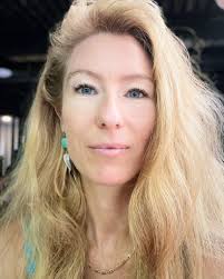 Feel Good Friday 😎 Five years ago this week, we moved to our forever home  🏡 We had a 5-year plan to have fully renovate our home adding bedrooms &  bathrooms along