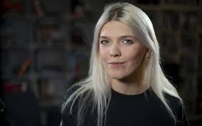 Wykonuje muzykę z pogranicza ambitnego popu i muzyki alternatywnej. Tapety Kobiety Piosenkarki Polskie Daria Zawialow Tapety Na Pulpit