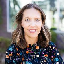 Jennifer Seiter's Instagram, Twitter & Facebook