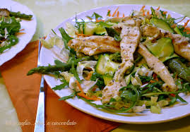 Tutto dipende dagli ingredienti con cui la si prepara. Insalata Di Pollo Grigliato