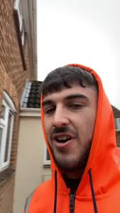 Heartbreaking Reaction: Customer Brings Tea to Displeased Builder