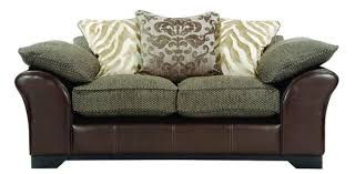 أفكار لتنسيق ألوان الوسائد مع الكنب alghad