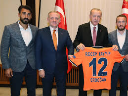 Maybe you would like to learn more about one of these? Champions League Istanbul Basaksehir Das Trikot Mit Der Zwolf Ist Fur Erdogan Reserviert Champions League Fussball Sportschau De