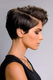 Stylische Kurzhaarfrisur Mit Seitenscheitel Schicke Kurzhaarfrisuren Fur Damen Kurzhaarfrisuren Haarschnitt Kurz Schone Schwarze Haare