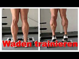 Die wadenmuskulatur besteht aus dem großen zwillingswadenmuskel (musculus gastrocnemius, linkes bild) und dem schollenmuskel (musculus soleus, rechtes bild). Waden Trainieren Training Fur Muskulose Waden Youtube