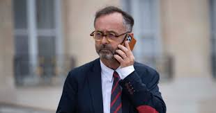 Féria de Béziers: Ménard défie les anti-traditions! 🎉🐂