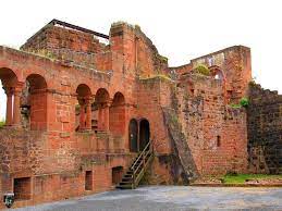 Die stadt wurde 1170 durch kaiser friedrich barbarossa gegründet, die pfalz wohl um dieselbe zeit. Burg Gelnhausen Ruine Wasserburg Pfalz Burgenarchiv De