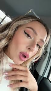 Elisha Griffin's Instagram, Twitter & Facebook